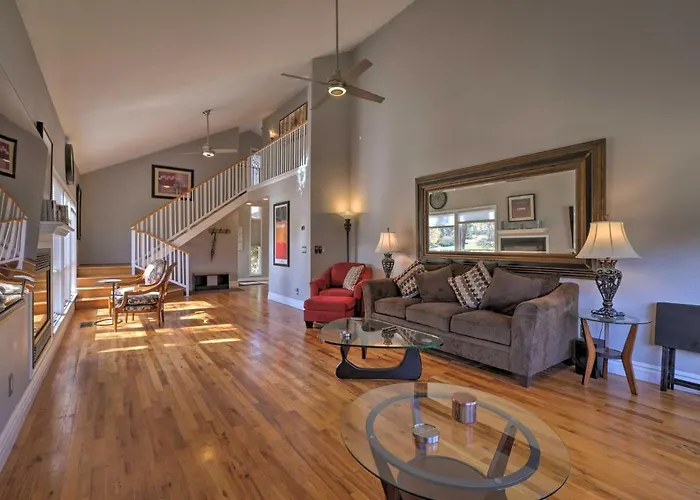 Townhome W/ View, Country Club Amenities