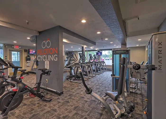 Townhome W/ View, Country Club Amenities *